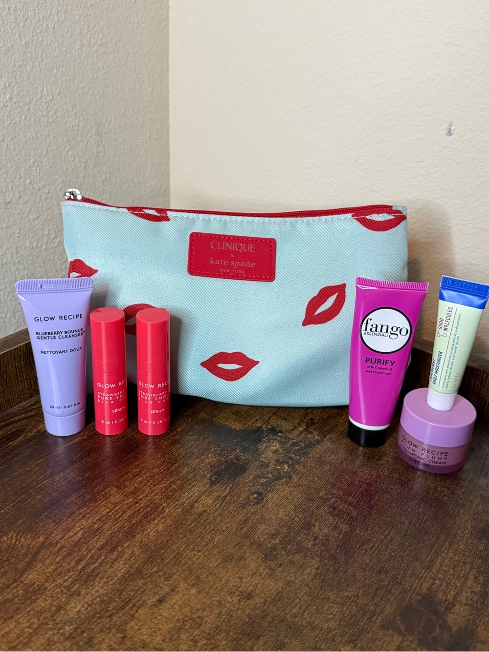 Clinique x kate spade Lip Print Cosmetic Pouch with Skincare Bundle